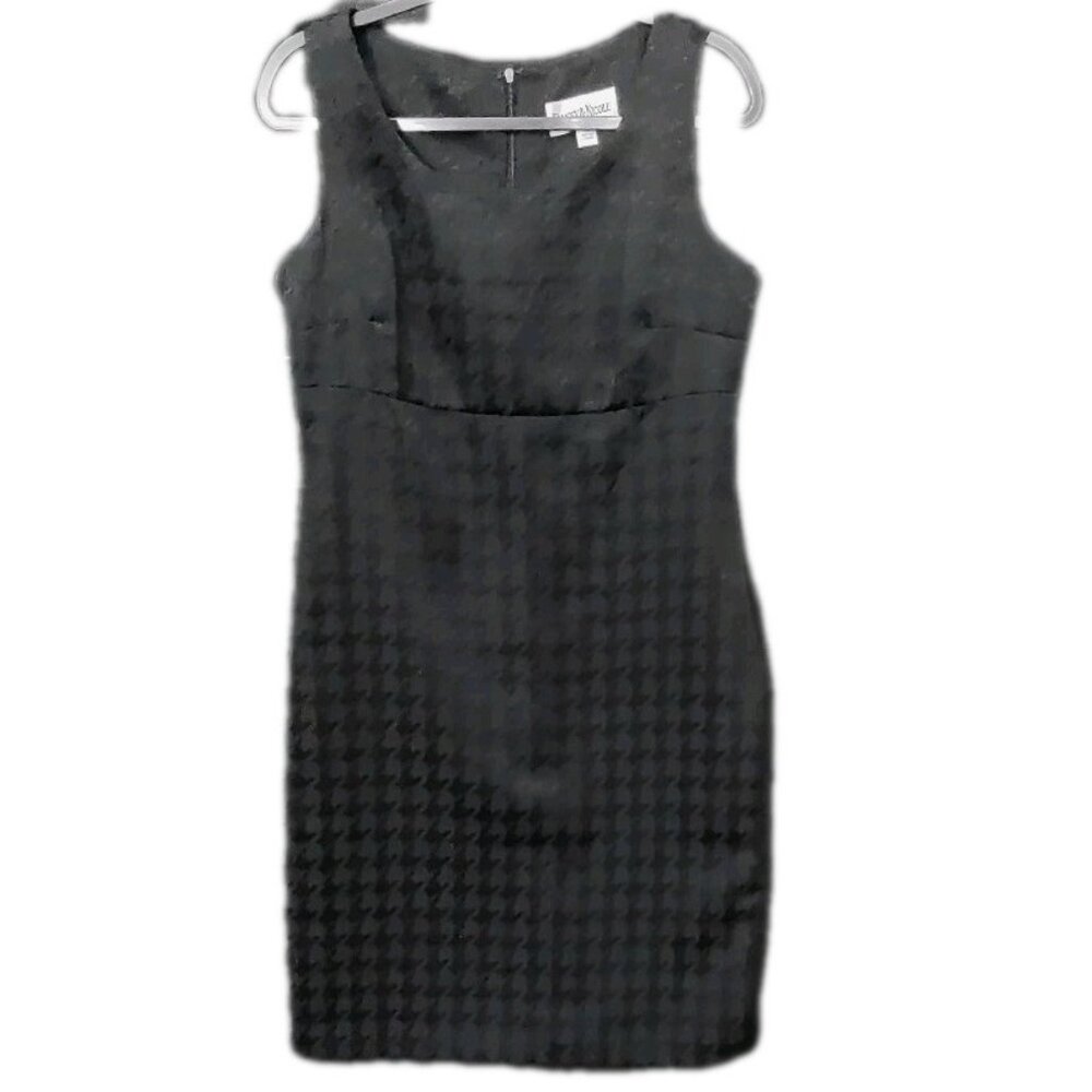 Danny & Nicole Dress Size 10 Black Sleeveless Sheath Cocktail Party 1 Piece